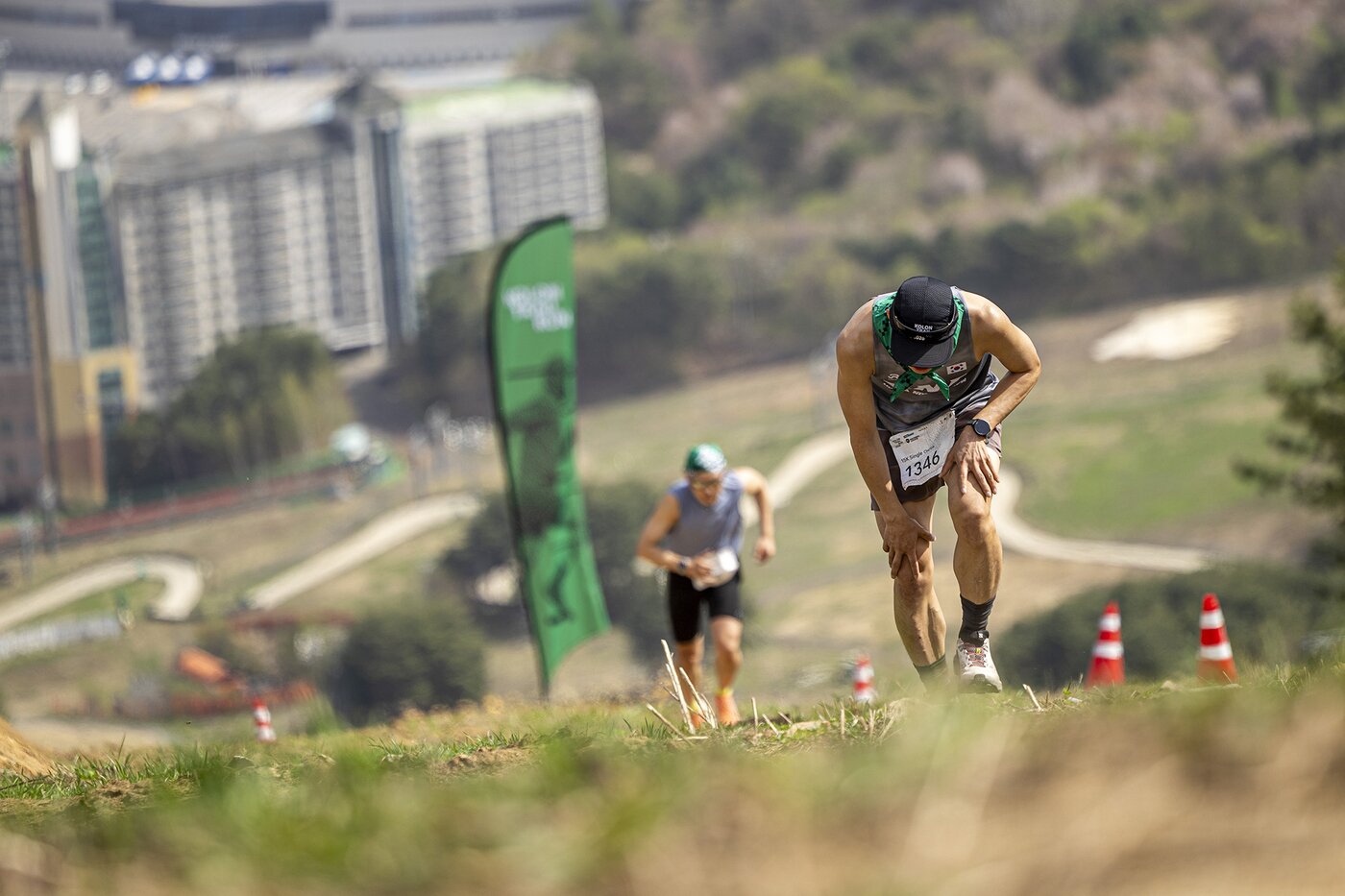 본문 이미지 - 코오롱 트레일 런 2026 버티컬 레이스 현장(코오롱스포츠 제공)