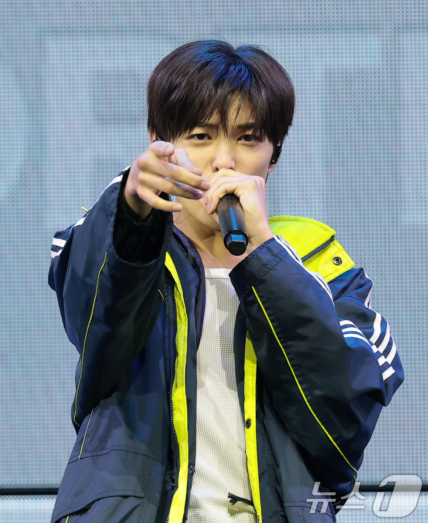 (서울=뉴스1) 권현진 기자 = 그룹 코르티스(CORTIS)의 건호가 20일 서울 광진구 예스24라이브홀에서 열린 미니 2집 'GREENGREEN'(그린그린) 발매 쇼케이스에서 수 …