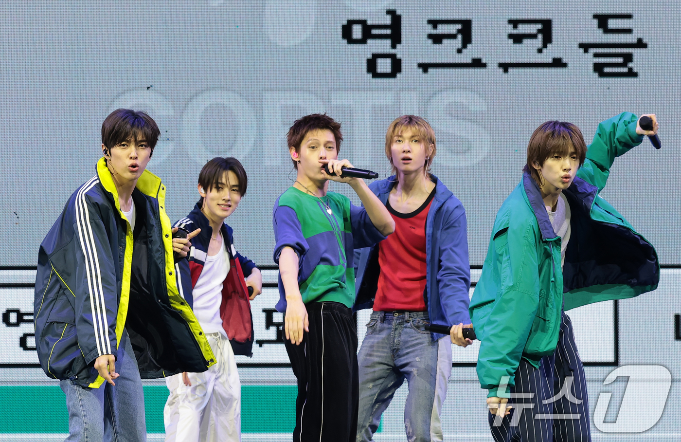 (서울=뉴스1) 권현진 기자 = 그룹 코르티스(CORTIS)가 20일 서울 광진구 예스24라이브홀에서 열린 미니 2집 'GREENGREEN'(그린그린) 발매 쇼케이스에서 수록곡 ' …