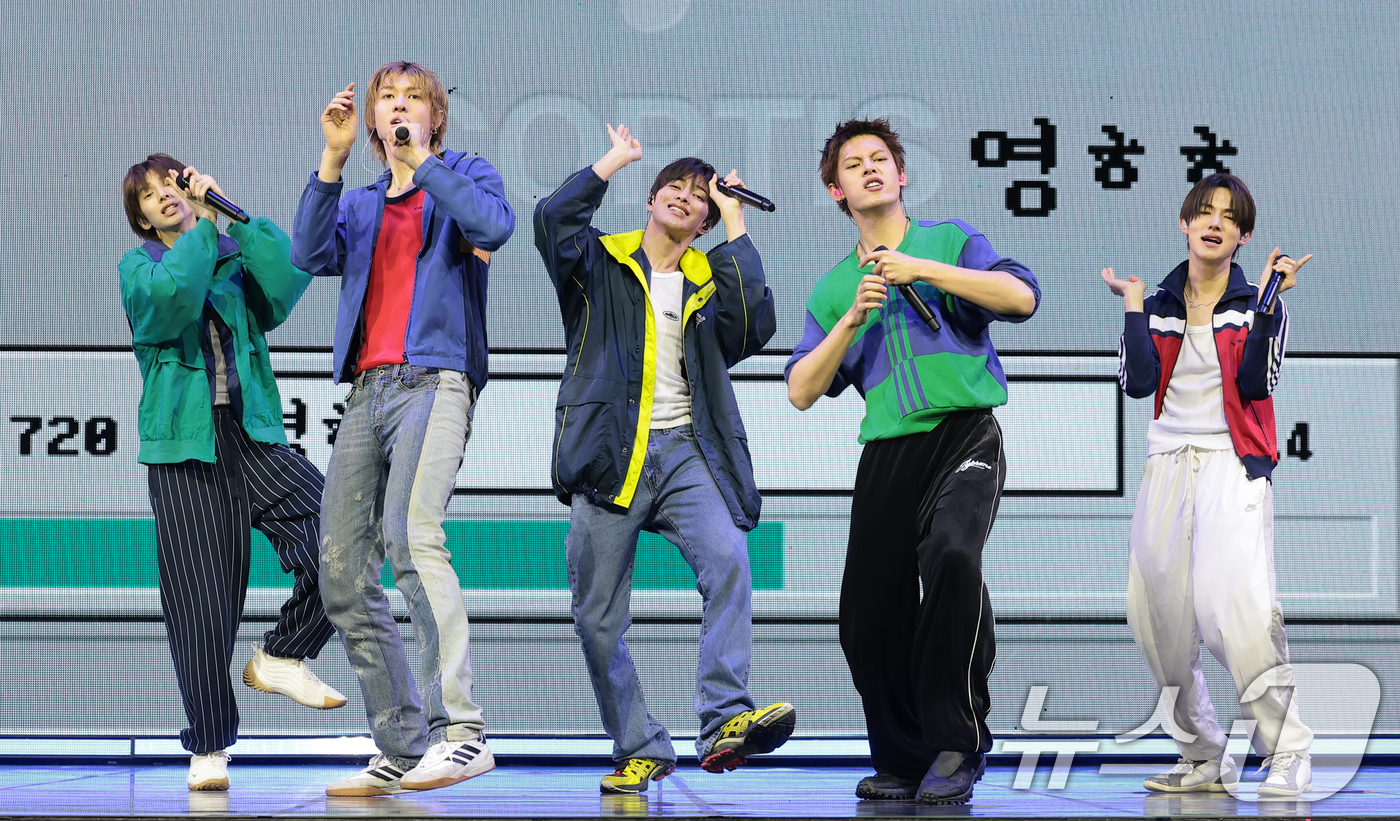 (서울=뉴스1) 권현진 기자 = 그룹 코르티스(CORTIS)가 20일 서울 광진구 예스24라이브홀에서 열린 미니 2집 'GREENGREEN'(그린그린) 발매 쇼케이스에서 수록곡 ' …