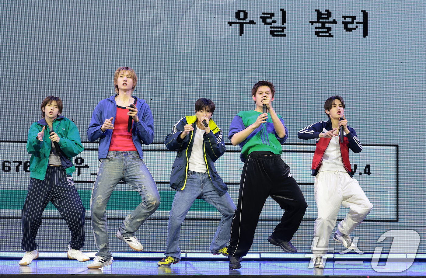 (서울=뉴스1) 권현진 기자 = 그룹 코르티스(CORTIS)가 20일 서울 광진구 예스24라이브홀에서 열린 미니 2집 'GREENGREEN'(그린그린) 발매 쇼케이스에서 수록곡 ' …