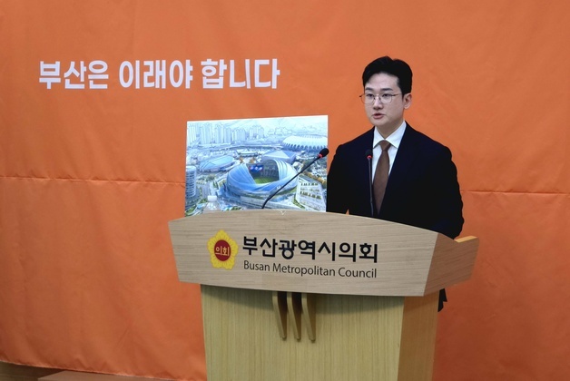 정이한 "부산 야구 체급 맞춰야"…사직 3만석 돔구장 공약 발표