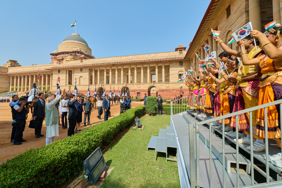 '인도 국빈 방문을 환영합니다'