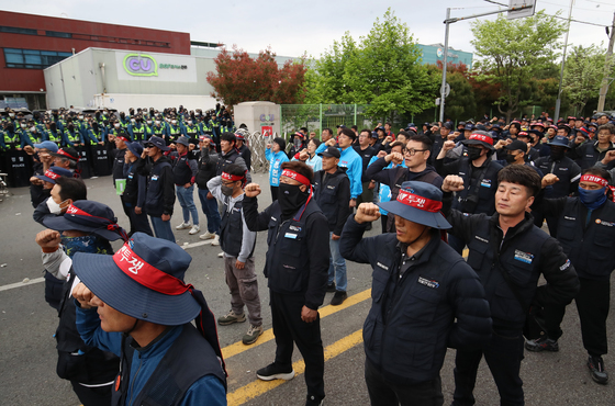 [기자의 눈] '악화일로' CU 파업 사태…점주의 눈물은 누가 닦나