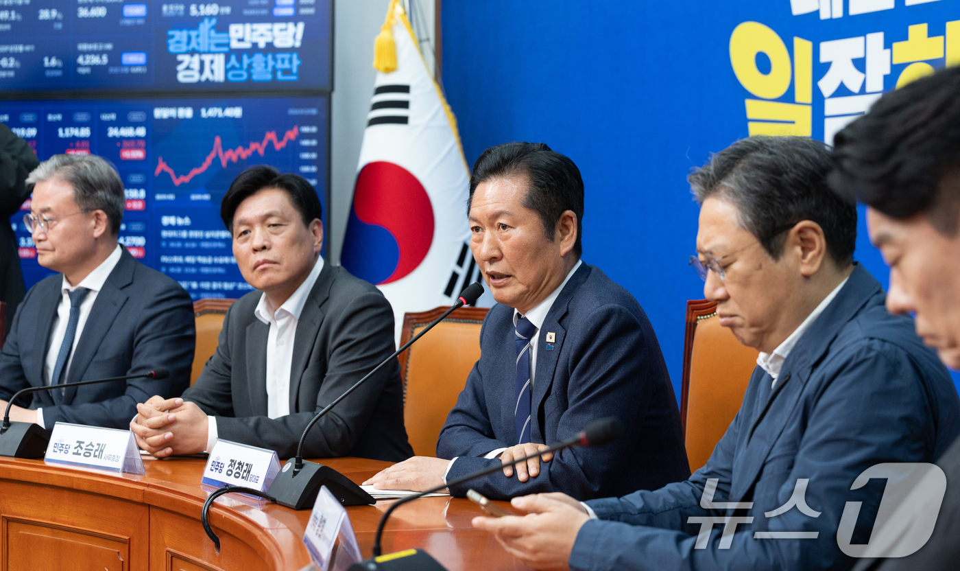 (서울=뉴스1) 이승배 기자 = 정청래 더불어민주당 대표가 20일 서울 여의도 국회에서 6.3 지방선거 관련 기자간담회를 하고 있다. 2026.4.20/뉴스1