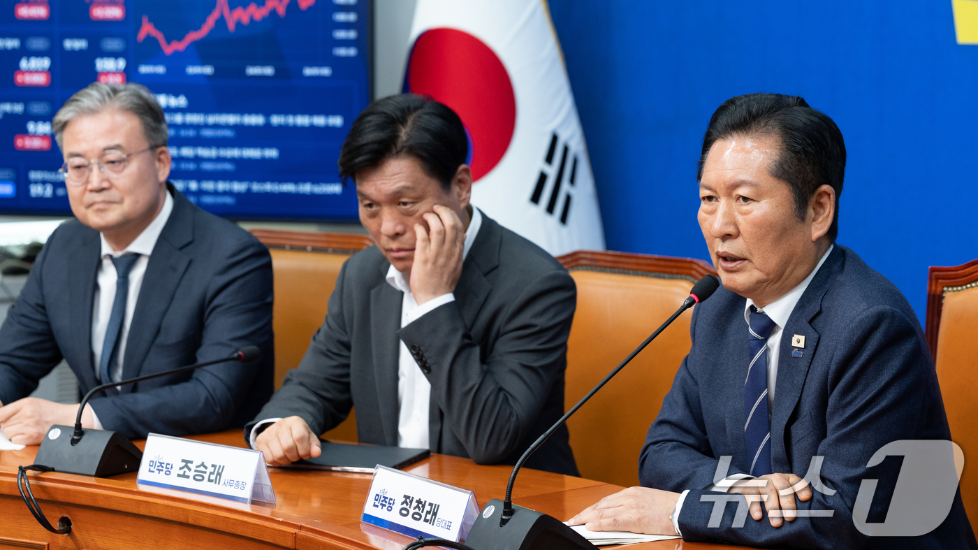 (서울=뉴스1) 이승배 기자 = 정청래 더불어민주당 대표가 20일 서울 여의도 국회에서 6.3 지방선거 관련 기자간담회를 하고 있다. 2026.4.20/뉴스1