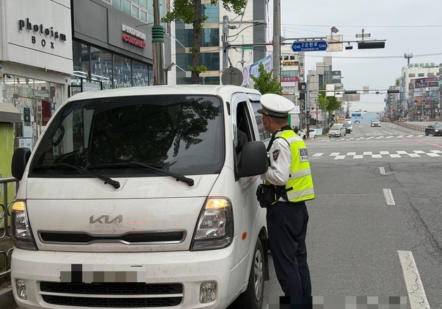 "그런 게 있었나요"…우회전 일시정지 단속 1시간에 15건 적발