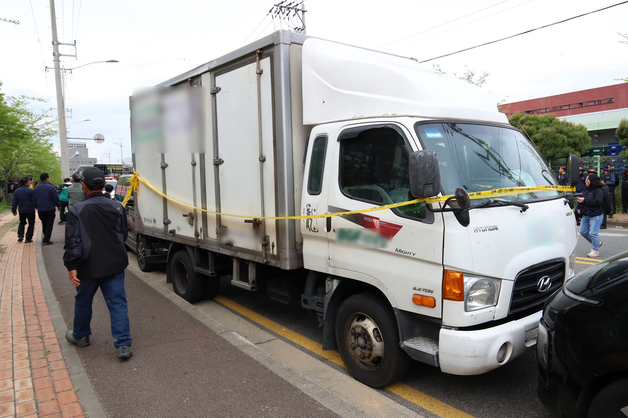 화물연대 노조원 충돌한 2.5톤 탑차