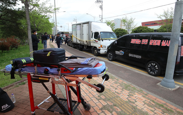 화물연대 노조원 충돌한 2.5톤 탑차