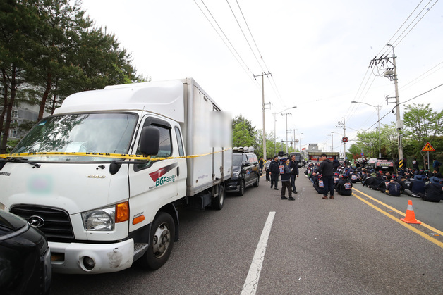 화물연대 노조원 충돌한 2.5톤 탑차