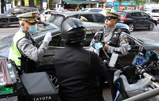 경찰, 우회전 일시정지 위반 집중단속