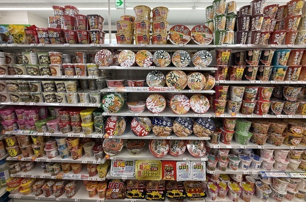 [기자의 눈] '편의점 왕국' 일본에서 빛난 농심의 '존버'