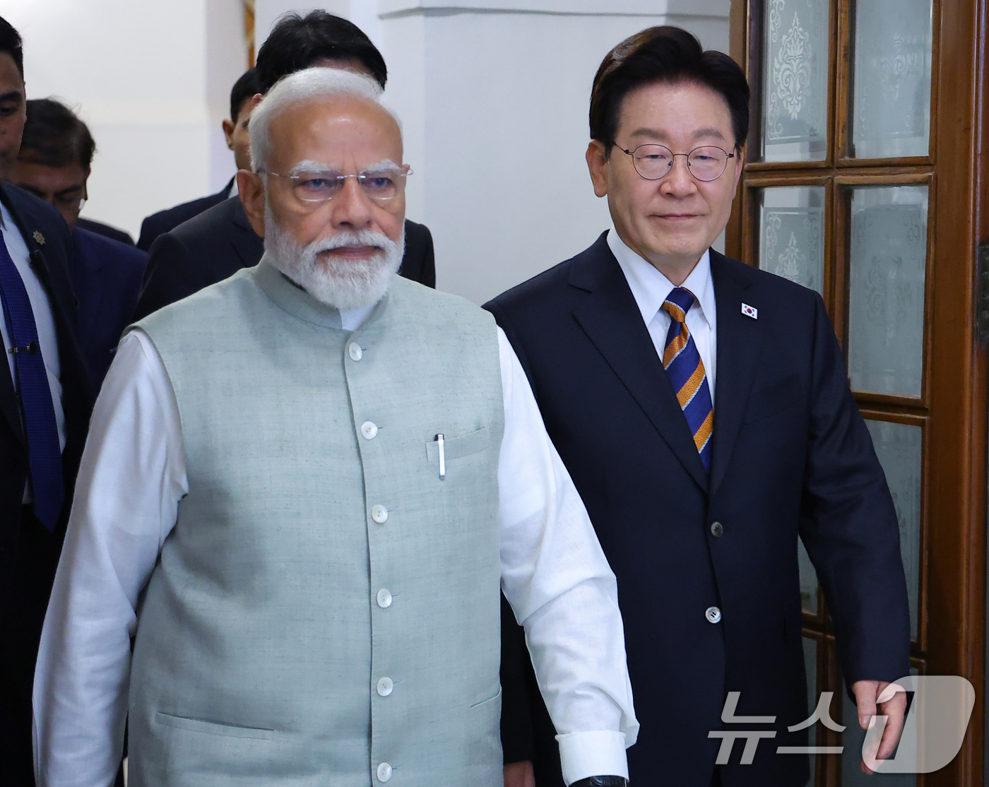 (뉴델리(인도)=뉴스1) 이재명 기자 = 이재명 대통령과 나렌드라 모디 인도 총리가 20일 뉴델리 영빈관에서 정상회담을 하기 위해 입장하고 있다. 2026.4.20/뉴스1