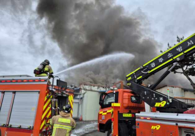 공주 식품공장 화재 2시간28분 만에 진화…한때 대응 1단계(종합)