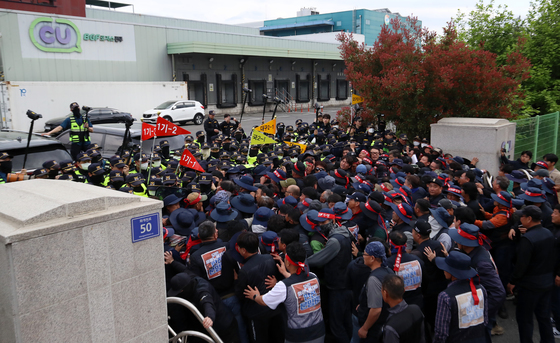 화물연대 집회서 물류차 막다 3명 사상…노조-경찰 밤샘 대치 예고(종합2보)