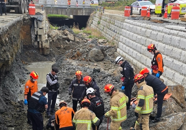 보령서 수해복구 공사 중 작업자 진흙에 매몰…60대 사망(종합)