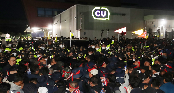 "CU 포스에 한국인 납치 차단 기능, 中 타깃됐다"…화물연대 가짜뉴스 확산