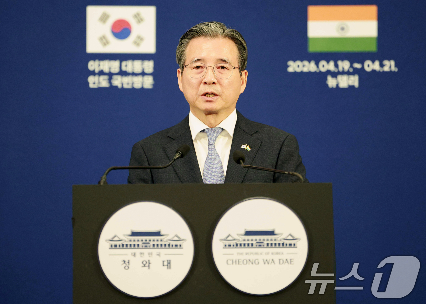 (뉴델리(인도)=뉴스1) 이재명 기자 = 김용범 정책실장이 20일 인도 뉴델리 한 호텔에 마련된 한국프레스센터에서 이재명 대통령과 나렌드라 모디 총리의 오찬 및 한-인도 경제인 대 …