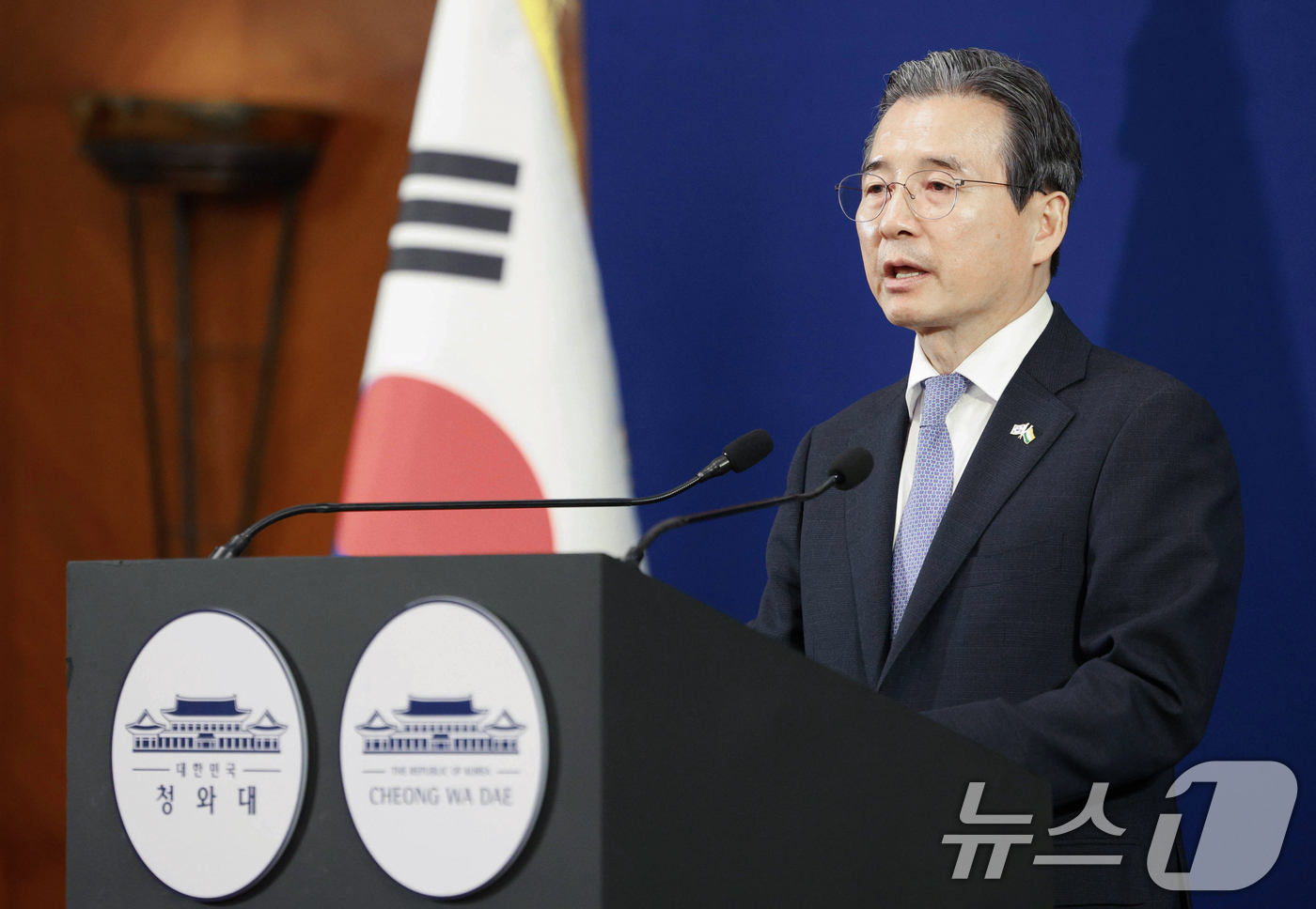 (뉴델리(인도)=뉴스1) 이재명 기자 = 김용범 정책실장이 20일 인도 뉴델리 한 호텔에 마련된 한국프레스센터에서 이재명 대통령과 나렌드라 모디 총리의 오찬 및 한-인도 경제인 대 …