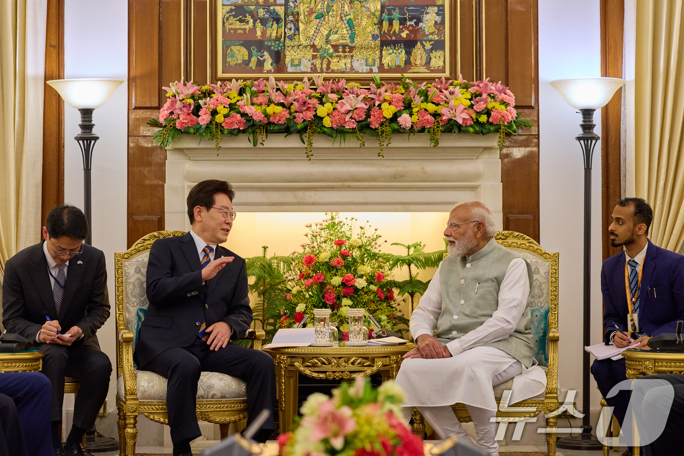 (뉴델리(인도)=뉴스1) 이재명 기자 = 이재명 대통령과 나렌드라 모디 인도 총리가 20일 뉴델리 영빈관에서 소인수회담을 하고 있다. (공동취재) 2026.4.20/뉴스1