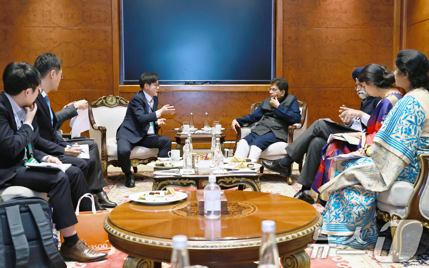 (뉴델리=뉴스1) = 김정관 산업통상부 장관이 20일(현지시간) 인도 뉴델리 바라트 만다팜 컨벤션센터에서 피유시 고얄 인도 상공부 장관과 한-인도 산업협력위원회 등 정상회담 후속조 …