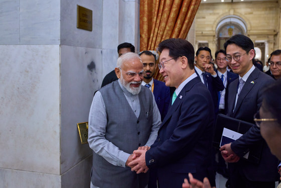 악수하는 이재명 대통령·모디 총리