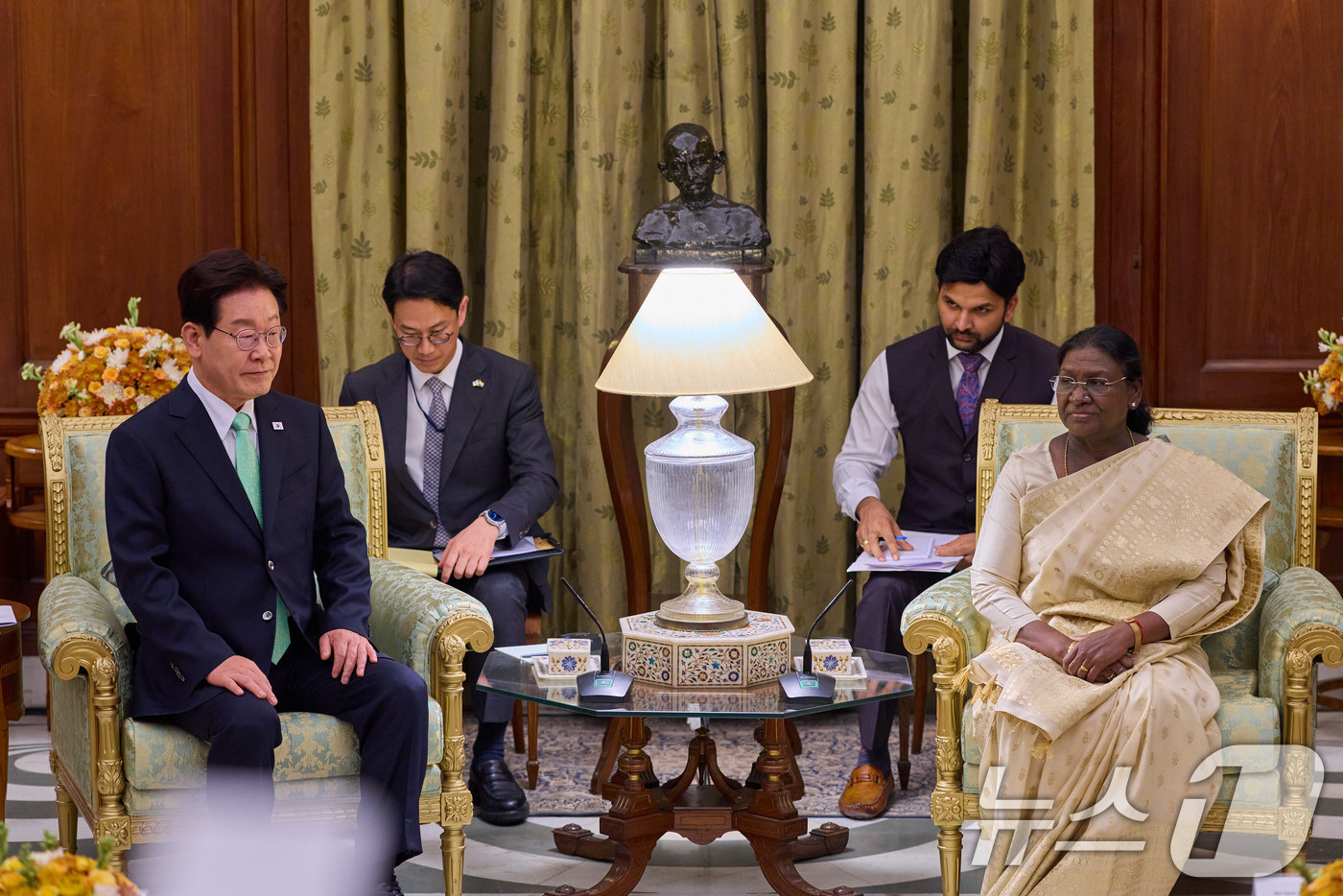 (뉴델리(인도)=뉴스1) 이재명 기자 = 이재명 대통령과 드라우파디 무르무 인도 대통령이 20일 뉴델리 대통령궁에서 면담을 하고 있다. (공동취재) 2026.4.21/뉴스1