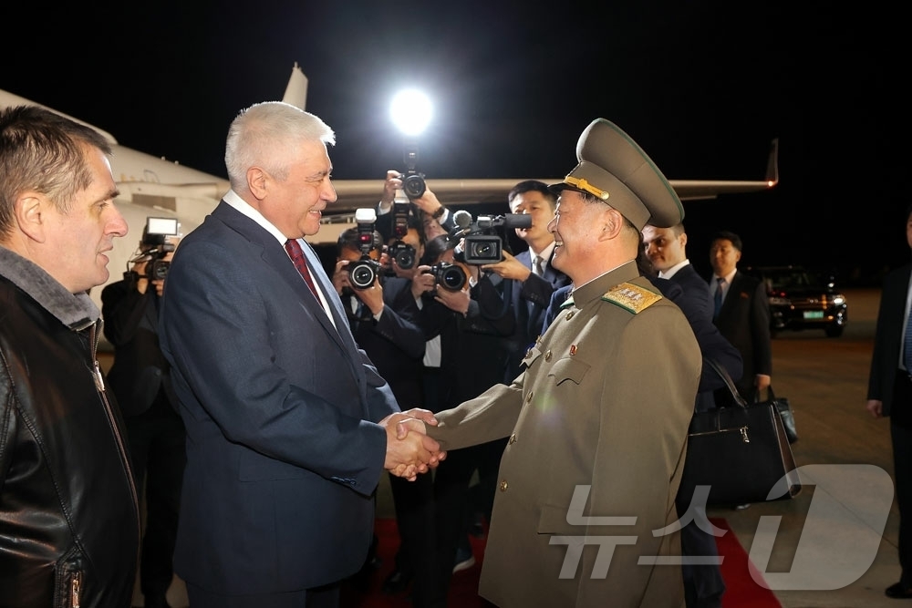 (평양 노동신문=뉴스1) = 북한 노동당 기관지 노동신문은 21일 "조선민주주의인민공화국 사회안전성의 초청에 따라 우리 나라를 방문하는 러시아연방 내무성 대표단이 평양에 도착했다" …