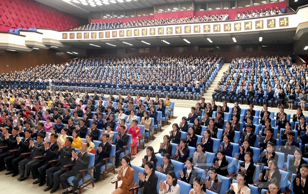 (평양 노동신문=뉴스1) = 북한 노동당 기관지 노동신문은 21일 " 신문 창간 80주년 기념보고회가 20일 청년중앙회관에서 진행됐다"라고 보도했다. [국내에서만 사용가능. 재배포 …