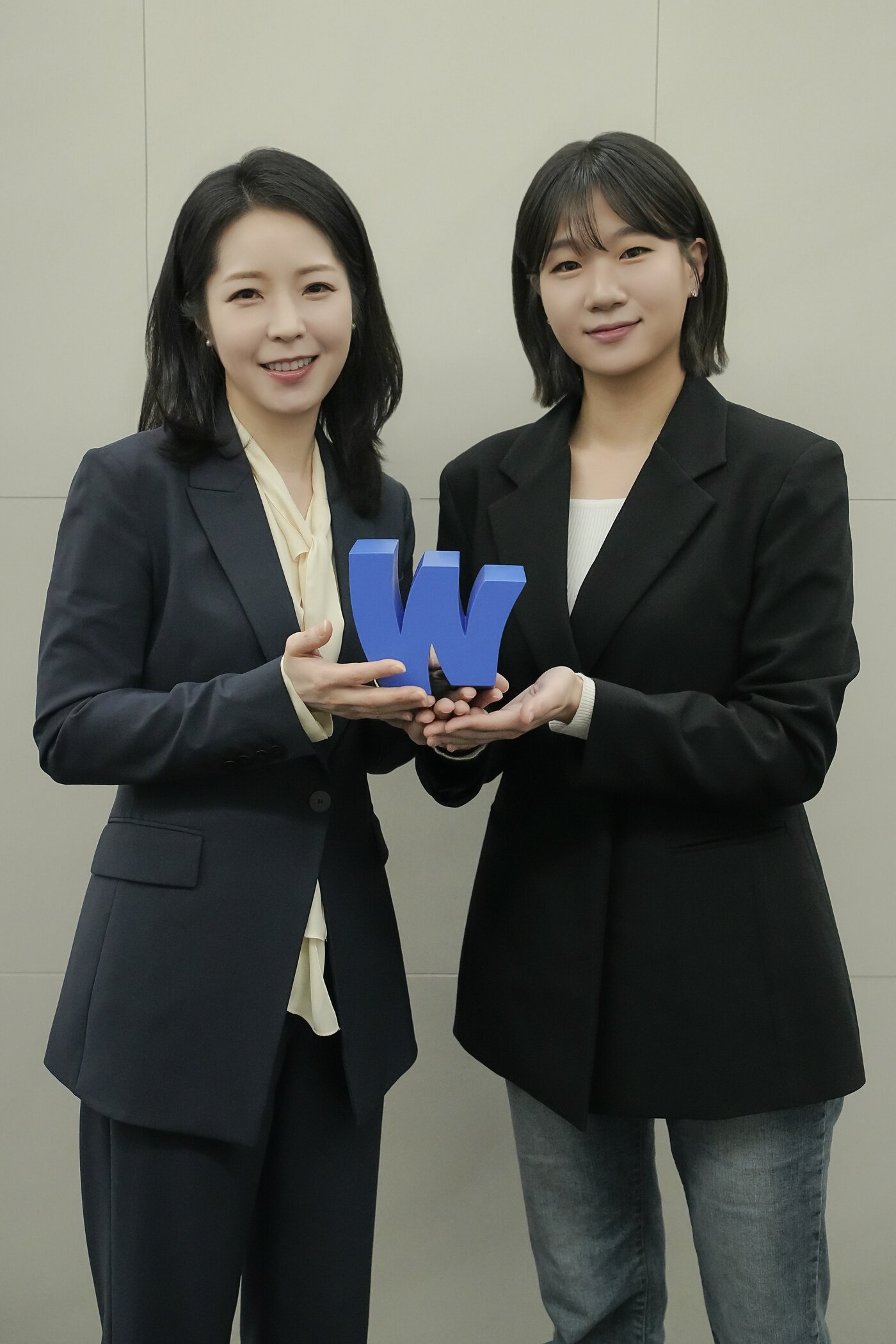 본문 이미지 - 강전애 전 국민의힘 대변인(왼쪽), 박성민 전 더불어민주당 최고위원 / 사진제공=웨이브