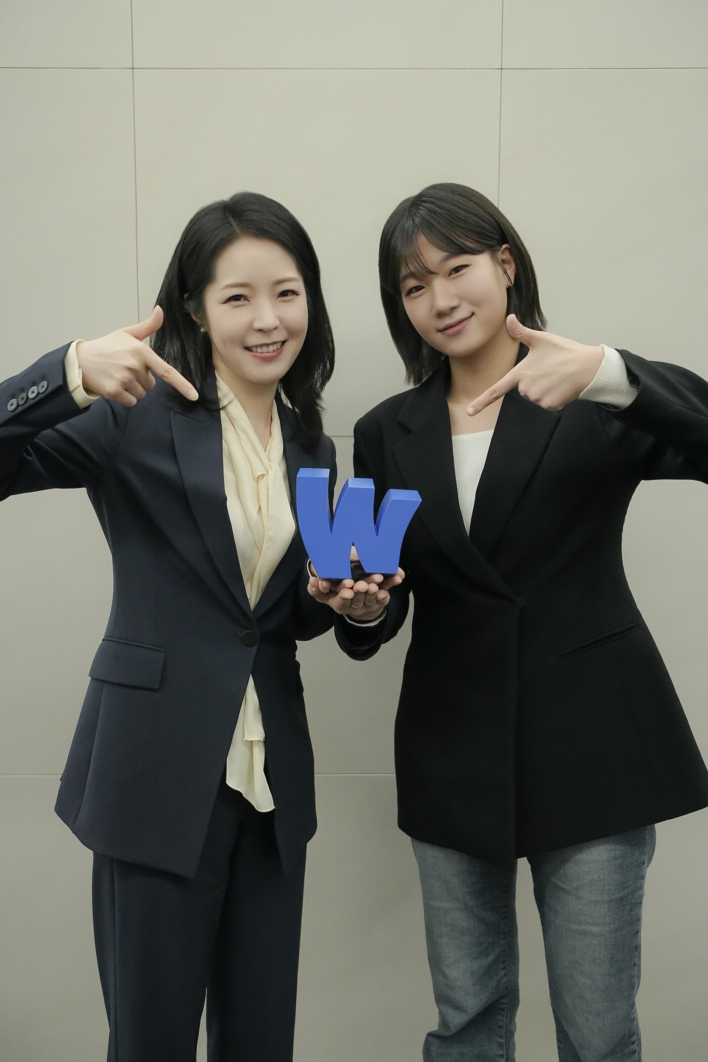 본문 이미지 - 강전애 전 국민의힘 대변인(왼쪽), 박성민 전 더불어민주당 최고위원 / 사진제공=웨이브