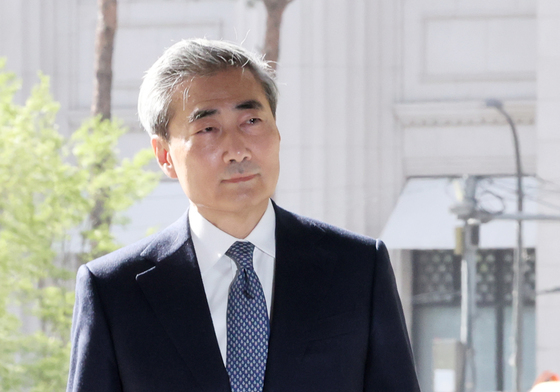 신현송 신임 한은 총재, 첫 출근길