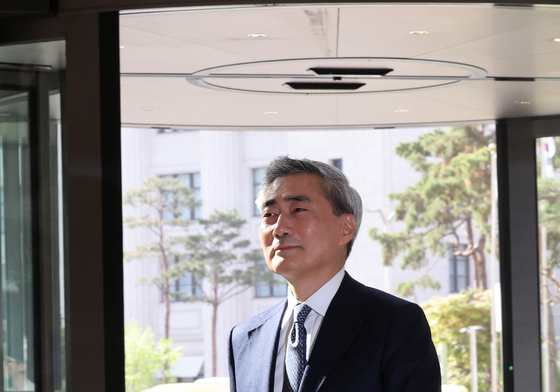 첫 출근하는 신현송 신임 한은 총재