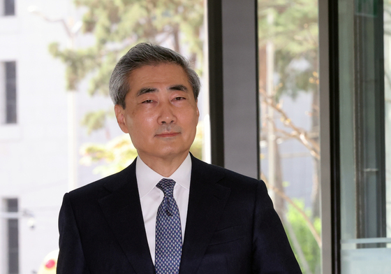 신현송 한은 총재, 첫 출근길