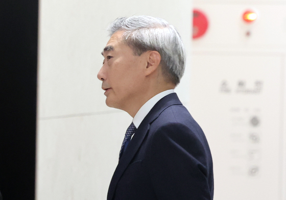 신현송 한은 총재, 첫 출근길