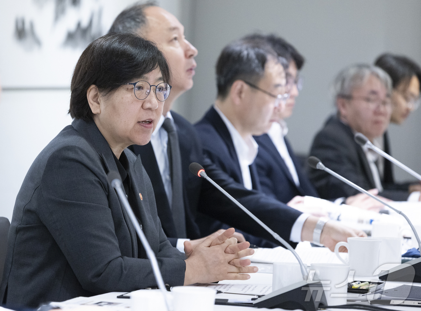 (서울=뉴스1) = 정은경 보건복지부 장관이 21일 오전 서울 중구 컨퍼런스하우스 달개비에서 열린 중동전쟁 대응 제4차 보건의약단체 회의'에서 발언을 하고 있다. (보건복지부 제공 …