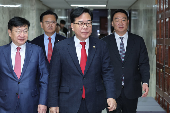 원내대책회의 참석하는 송언석