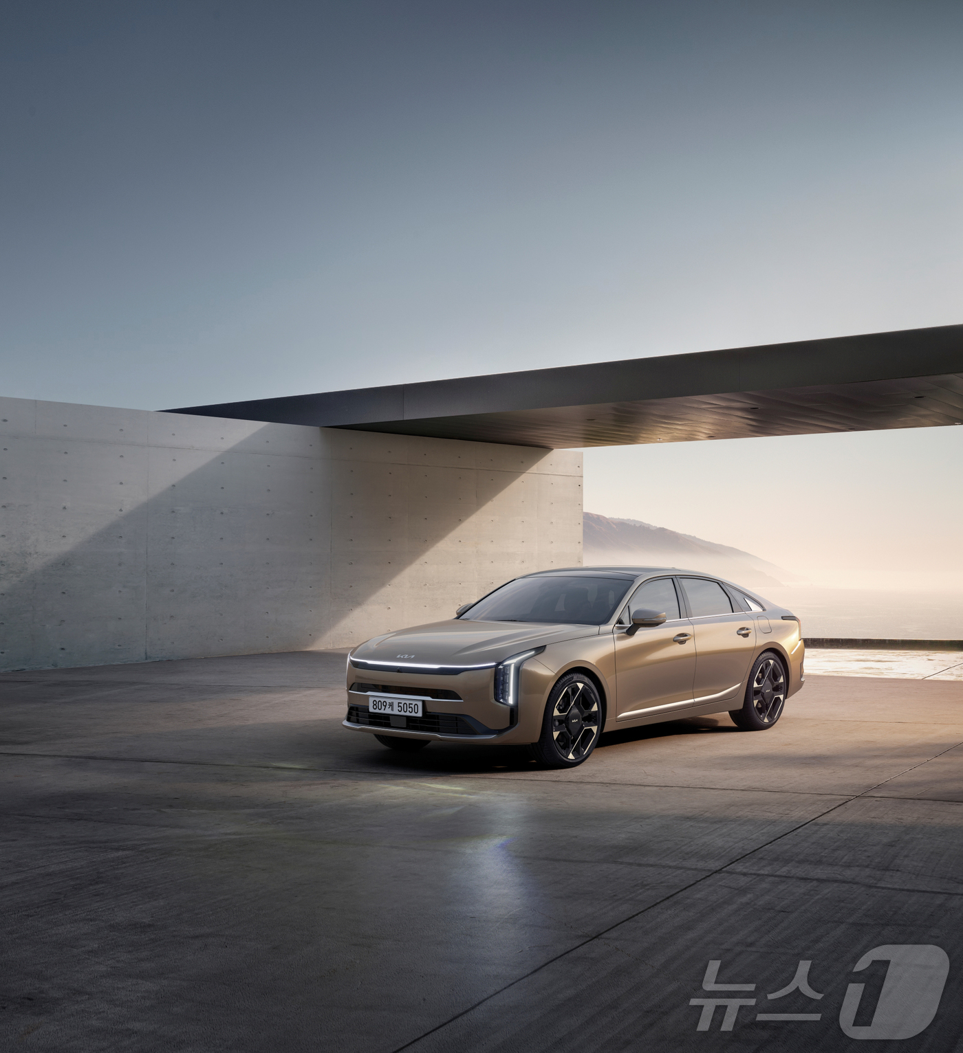 (서울=뉴스1) = 기아가 브랜드 대표 준대형 세단 K8의 연식변경 모델 ‘The 2027 K8’의 판매를 21일 시작한다고 밝혔다. 사진은 기아 'The 2027 K8' (현대차 …