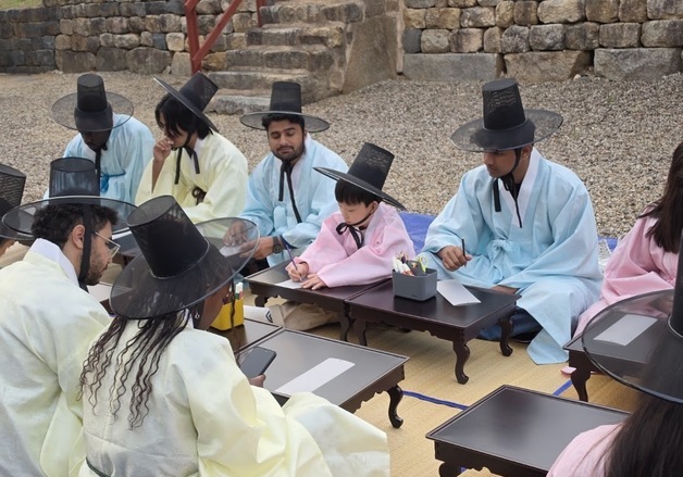 '부여 국가유산 야행'에 외국인 23명 팸투어 참가 눈길