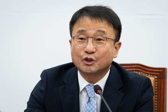 한병도, 민주 원내대표 연임 도전…오늘 사퇴 기자회견