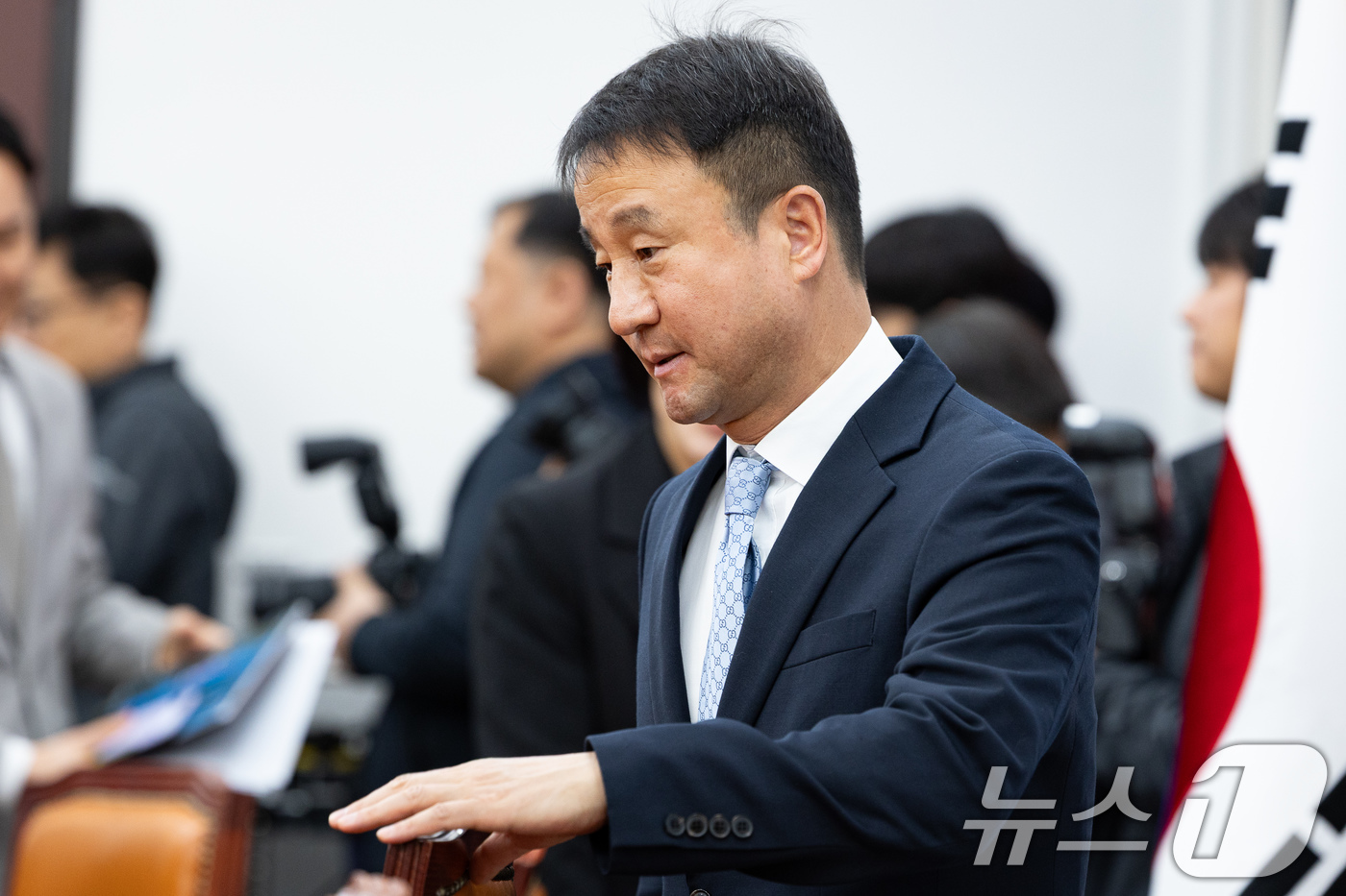 (서울=뉴스1) 유승관 기자 = 한병도 더불어민주당 원내대표가 21일 서울 여의도 국회에서 열린 원내대책회의에 참석하고 있다. 2026.4.21/뉴스1