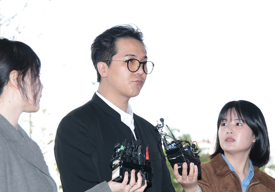송민호, 병역법 위반으로 1차 공판 출석