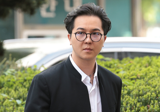 송민호, 병역법 위반 첫 공판 출석