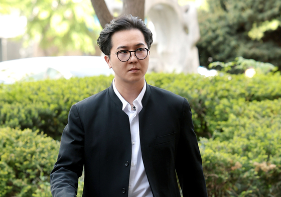 '병역법 위반' 혐의 송민호, 법원 출석