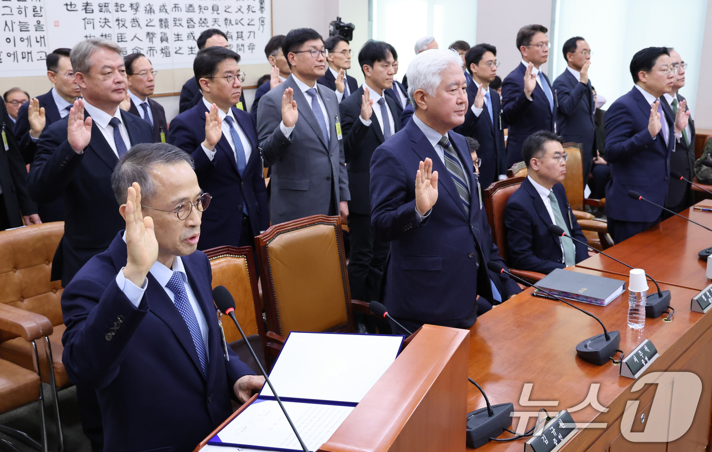 (서울=뉴스1) 신웅수 기자 = 김규현 전 국정원장이 21일 서울 여의도 국회 윤석열정권정치검찰조작기소의혹사건진상규명국정조사특별위원회에서 열린 서해 공무원 피격·통계조작·‘윤석열 …