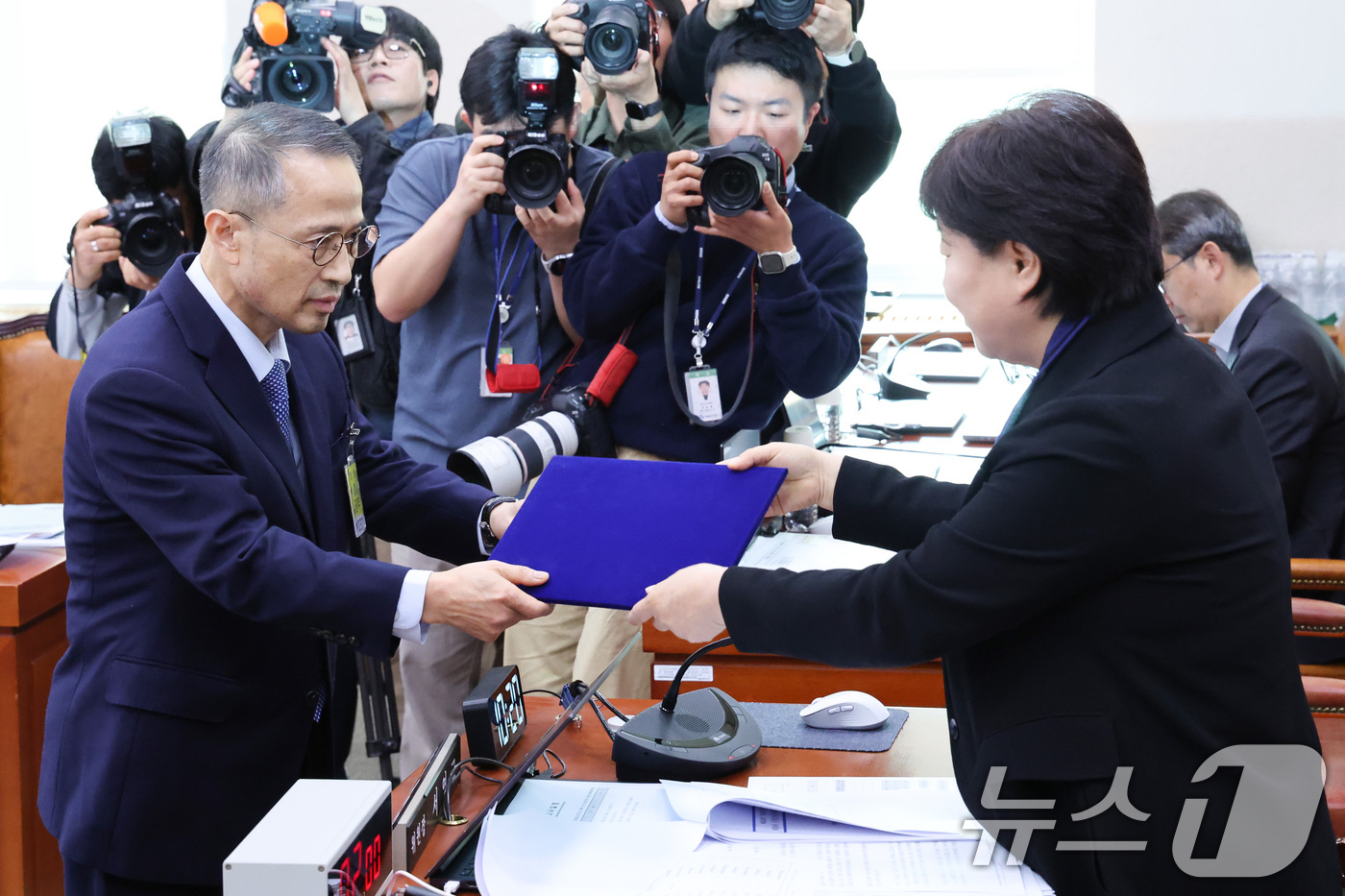 (서울=뉴스1) 신웅수 기자 = 김규현 전 국정원장이 21일 서울 여의도 국회 윤석열정권정치검찰조작기소의혹사건진상규명국정조사특별위원회에서 열린 서해 공무원 피격·통계조작·‘윤석열 …