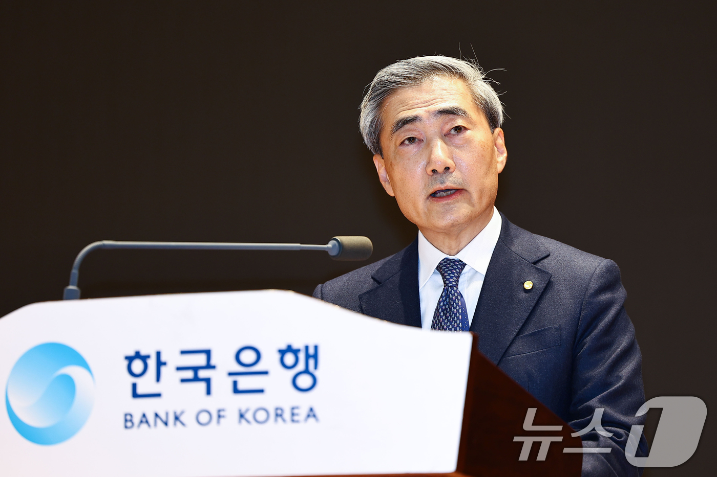 (서울=뉴스1) 황기선 기자 = 신현송 신임 한국은행 총재가 21일 서울 중구 한국은행 별관에서 열린 취임식에서 인사말을 하고 있다. (공동취재) 2026.4.21/뉴스1