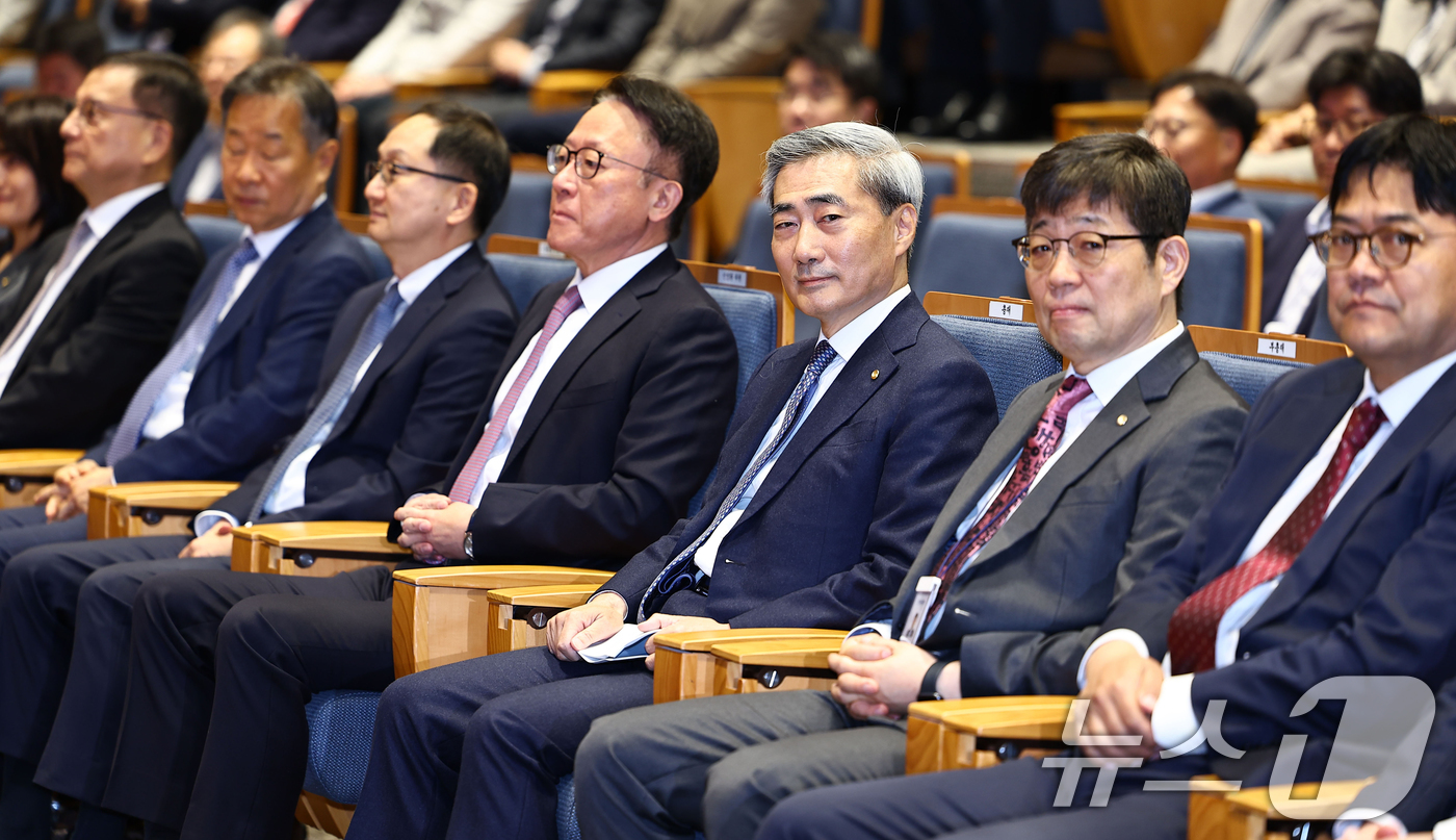 (서울=뉴스1) 황기선 기자 = 신현송 신임 한국은행 총재가 21일 서울 중구 한국은행 별관에서 열린 취임식에 참석해 있다. (공동취재) 2026.4.21/뉴스1