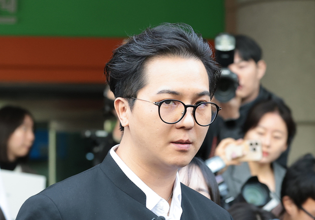 '병역법 위반' 송민호, 1년 6개월 구형