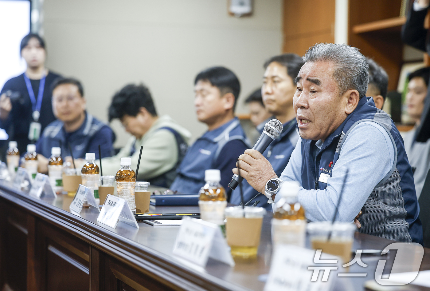 (서울=뉴스1) 안은나 기자 = 김기철 한국노총 서울지역본부 의장이 21일 서울 영등포구 한국노총 서울지역본부에서 열린 국민의힘과의 간담회에서 인사말을 하고 있다. (공동취재) 2 …